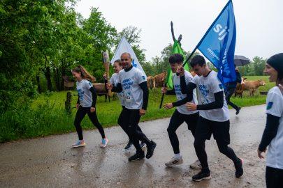 KLJUB KISLEMU VREMENU JE SLOVENSKA OLIMPIJSKA BAKLA V BOROVNICO PRINESLA OLIMPIJSKI ŽAR 1